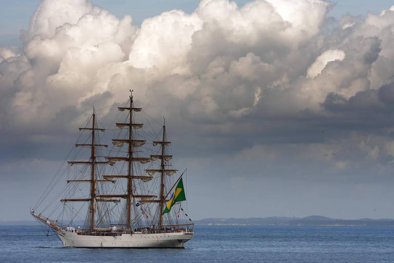 Navio da Marinha que sofreu dano no Atlântico espera reparo em Lisboa há 3 meses