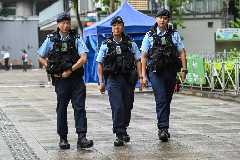 Duas pessoas são presas por conspiração em Hong Kong um dia após condenação de jornalistas