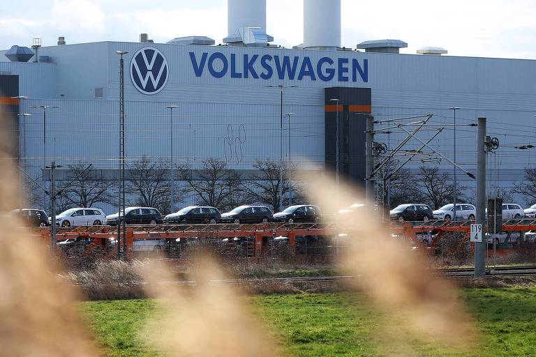 Volkswagen considera fechamento de fábricas na Alemanha pela primeira vez