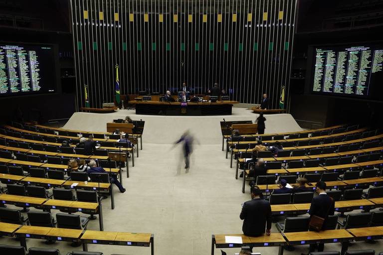 'Erro está na definição da política como profissão', diz leitor sobre eleições