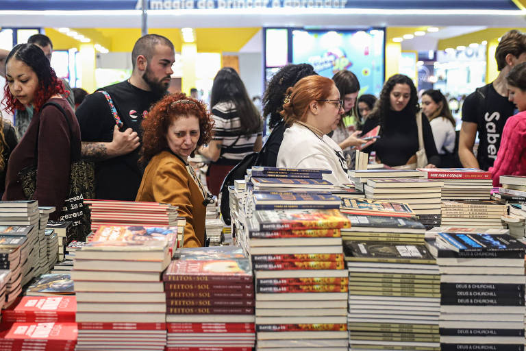 Bienal do Livro abre aos fãs discutindo 'romantasia' e obra de Mauricio de Sousa