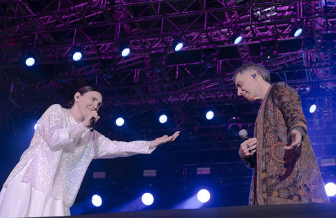 SÃO PAULO, SP, BRASIL. - 06.09.2024 - Adriana Calcanhoto e Arnaldo Antunes no Festival Coala, no Memorial da América Latina (foto: Amanda Lemos/Folhapress, ILUSTRADA)