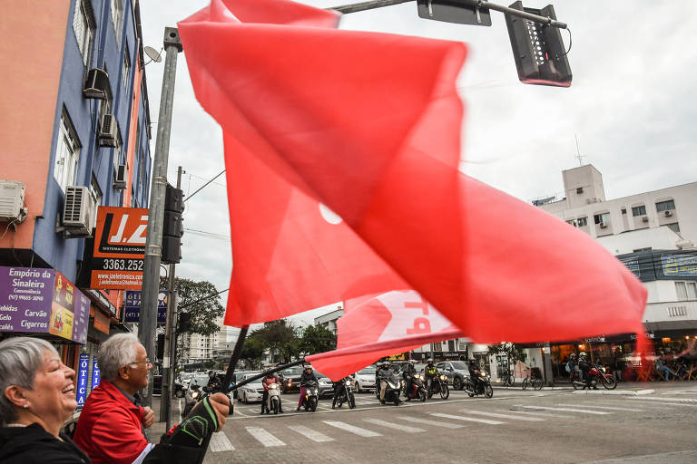 Balneário Camboriú, reduto bolsonarista, tem eleição com racha no PL e PT tentando sobreviver