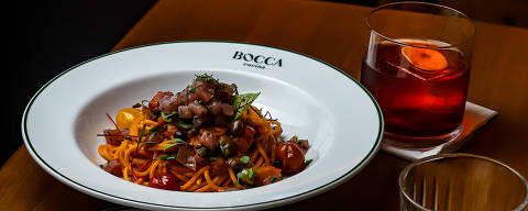 SÃO PAULO - SP - BRASIL - 13-08-2024 - Tonno Alla Chitarra, Spaghetti alla chiarra com salsa putanesca, crudo de atum e azeite siciliano, prato do restaurante Bocca Cucina, localizado na Rua Soror Angélica, no bairro de Santana, São Paulo.**(Foto: Rafaela Araújo/Folhapress,Guia) *** EXCLUSIVO FOLHA DE SÃO PAULO ***