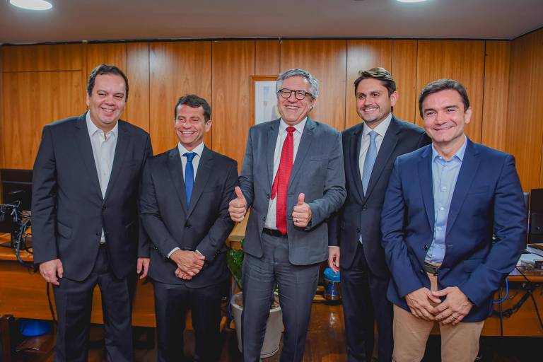 Elmar e ministros do União Brasil encontram Padilha para tratar de sucessão na Câmara