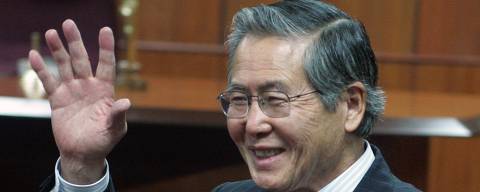 (FILES) Former Peruvian president (1990-2000) Alberto Fujimori waves upon his arrival at the Supreme Court's Special Court 11 December, 2007 in Lima. Peru's Constitutional Court on December 5, 2023, ordered the immediate release of octogenarian former Peruvian president Alberto Fujimori, who has been serving a 25-year prison sentence for 