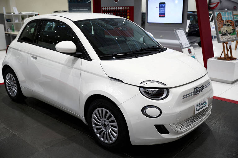 Queda na venda leva Fiat a suspender produção do carro elétrico 500 na Itália