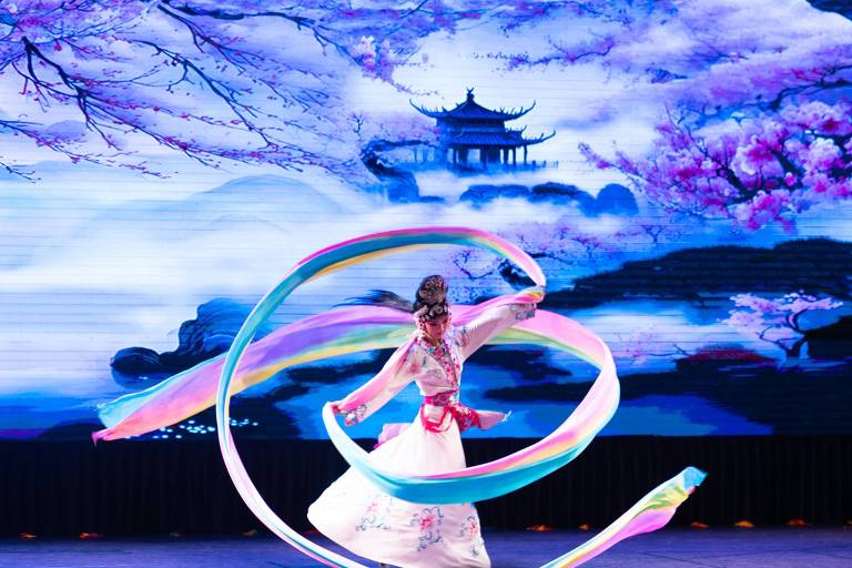 Festival da Lua leva desfile de dragão e ópera chinesa à 25 de Março