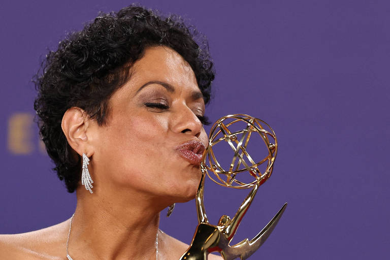 Vencedoras pedem que latinas votem e alfinetam vice de Trump no Emmy