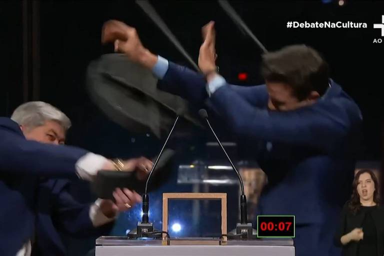 Datena agride Marçal com cadeirada e é expulso de debate da TV Cultura