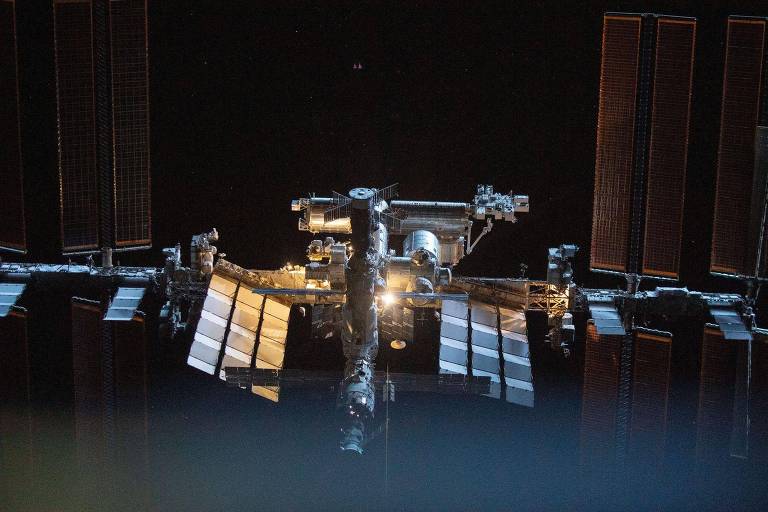 Astronautas revelam como é a vida em estação espacial e como lidam com 'cheiro de espaço'