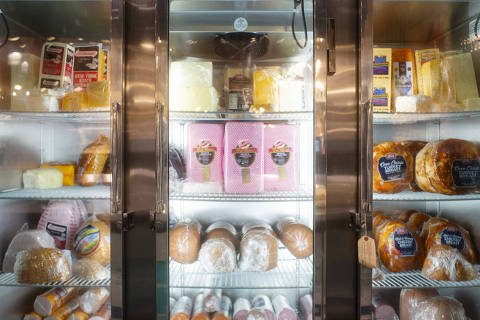 A fridge stocked with deli meats at a Stew Leonard's grocery store, in Clifton, N.J., on Aug. 16, 2024. Sales of deli meats dropped after a BoarÕs Head recall, but as parents go back to packing school lunches, donÕt bet against this popular staple. (Anthony Nazario/The New York Times) ORG XMIT: XNYT0539