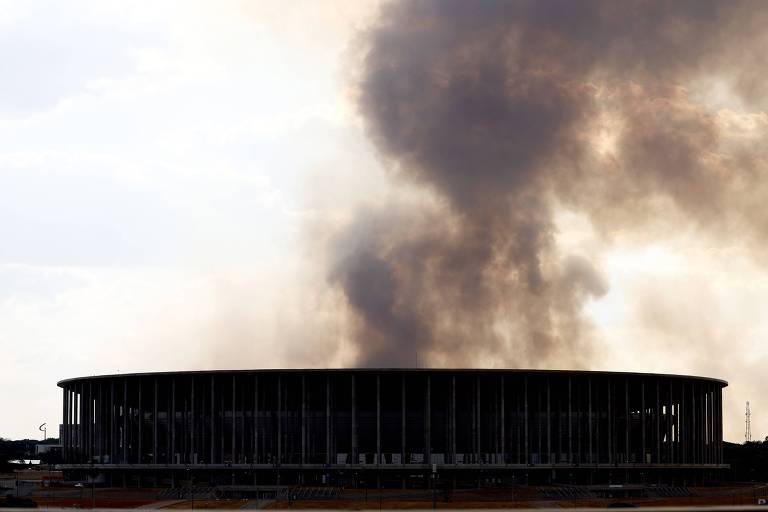 Fogo em parque de Brasília vira subterrâneo, novo incêndio é detectado e aulas são suspensas