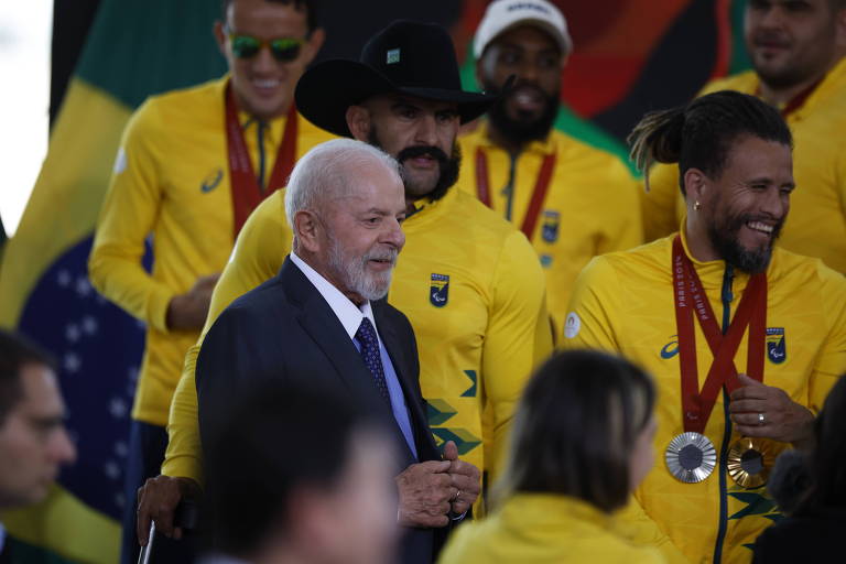 Lula recebe medalhistas paralímpicos e defende recurso público para o esporte