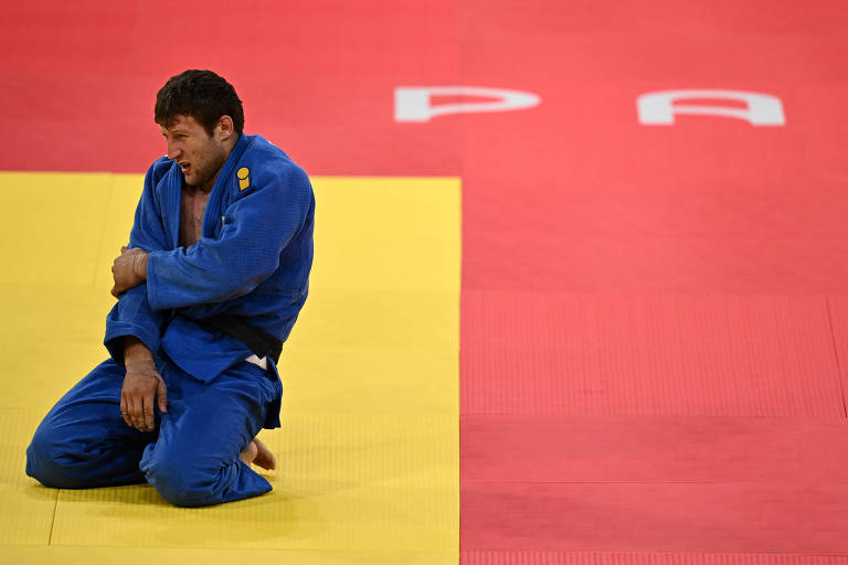 Judoca sérvio é suspenso por 5 meses por fazer sinal da cruz antes de luta em Paris-2024