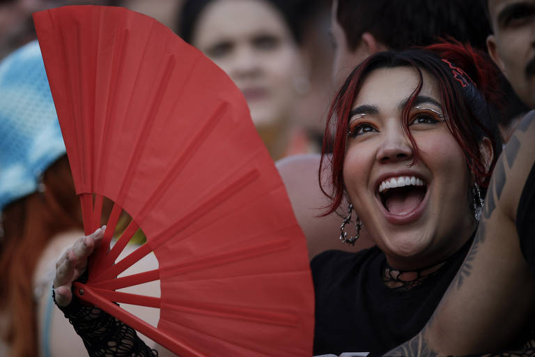 Rock in Rio tem tarde de muito calor, pouca roupa e borrifadas de água