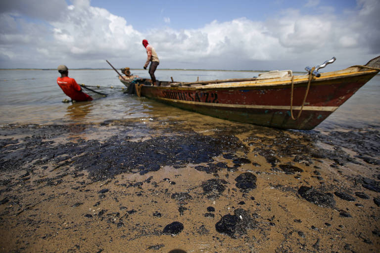 Cinco anos depois, pescadores ainda sofrem com vazamento de óleo no Nordeste