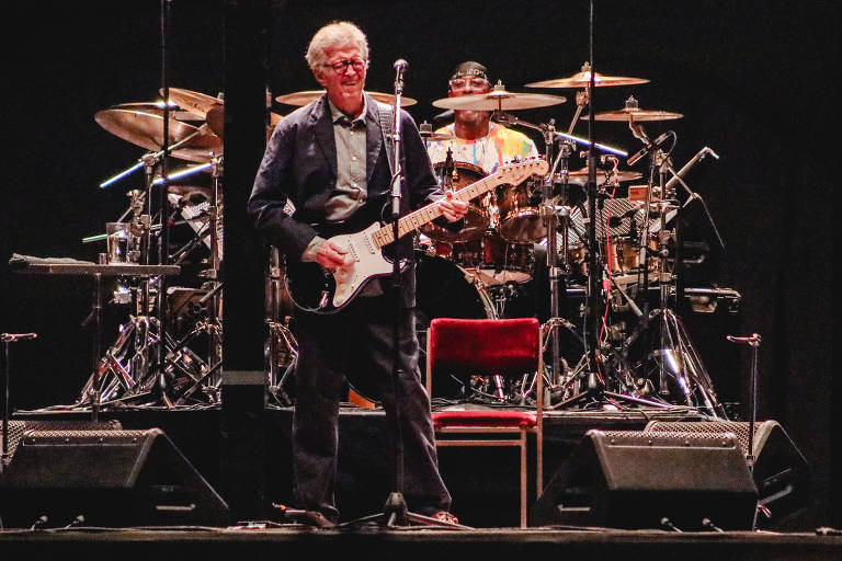 O cantor Eric Clapton em show na Ligga Arena, em Curitiba