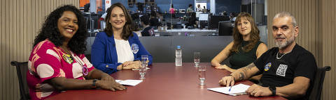 São Paulo, SP, BRASIL, 24/09/2024: Os candidatos a vereador em São Paulo  Folha Alessandro Azzoni do Republicanos (camiseta preta) Débora Lima do PSOL  (blusa rosa e branco) e Cynthia Michels do PSD (blusa azul), que tentam o cargo pela primeira vez, participam do debate da Folha.  (Foto: Bruno Santos/ Folhapress) *** FSP-
POLÍTICA ***