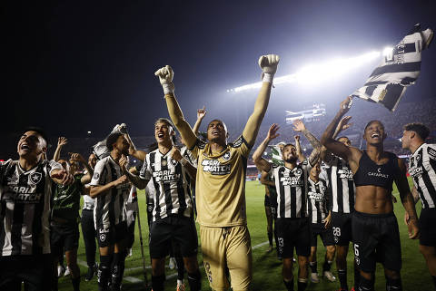 Copa Libertadores - Quarter finals - Second Leg - Sao Paulo v Botafogo - Estadio Morumbi, Sao Paulo, Brazil - September 25, 2024 Botafogo's John celebrates after the match with teammates REUTERS/Amanda Perobelli