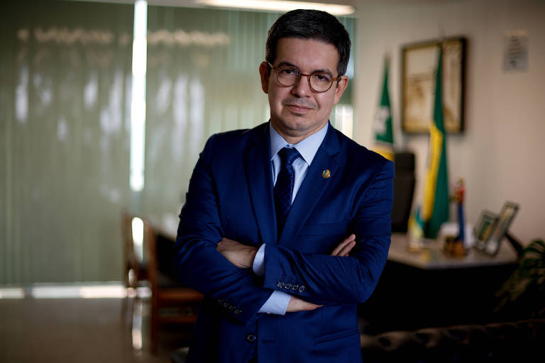 Randolfe Rodrigues é eleito membro da Academia Amapaense de Letras