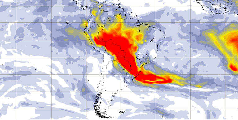 Mapa mostra a distribuição da nuvem de fumaça na América do Sul, com áreas em vermelho indicando alta intensidade, enquanto as áreas em amarelo e azul representam intensidades médias e baixas, respectivamente