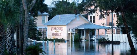 STEINHATCHEE, FLORIDA - SEPTEMBER 27: Floodwaters at Steinhatchee Rivergate in the aftermath of Hurricane Helene on September 27, 2024 near Steinhatchee, Florida. Hurricane Helene made landfall nearby last night as a category four storm but has weakened as it moves inland.   Sean Rayford/Getty Images/AFP (Photo by Sean Rayford / GETTY IMAGES NORTH AMERICA / Getty Images via AFP)