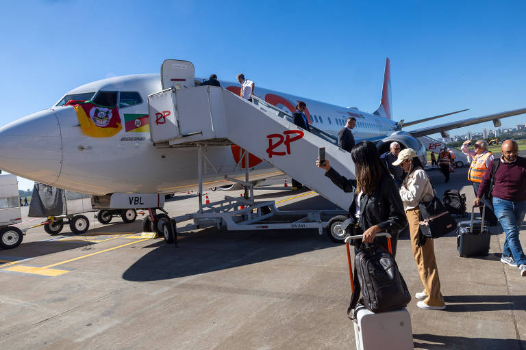 Aeroporto de Porto Alegre volta a receber voos após 171 dias fechado