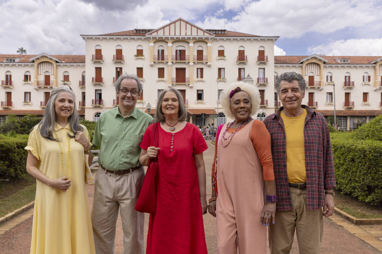 Os atores Malu Valle (Magali), Daniel Dantas (Cebola), Louise Cardoso (Mônica), Dhu Moraes (Milena) e Paulo Betti (Cascão) em cena de 'Turma da Mônica - Origens'