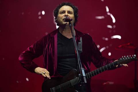 Brazilian song writer Frejat performs during the Winter Festival at Marina da Gloria in Río de Janeiro, Brazil, on July 6, 2024. (Photo by Pablo PORCIUNCULA / AFP)