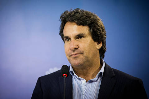 Teresopolis, RJ, BRASIL, 30-06-2014 18h08:Rodrigo Paiva, assessor de imprensa da CBF diz (antes da coletiva do jogador Fernandinho) que nao comenta  sobre seu caso da suposta confusao com jogadores chilenos e que o assunto esta no site da CBF(Foto  Eduardo Knapp/Folhapress. ESPORTES)