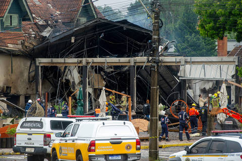 Avião cai em avenida de Gramado (RS) e deixa 10 mortos