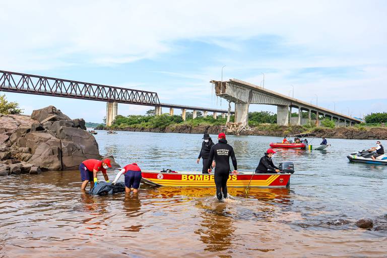 Caminhoneiros vão à Justiça para obrigar governo a refazer ponte desabada