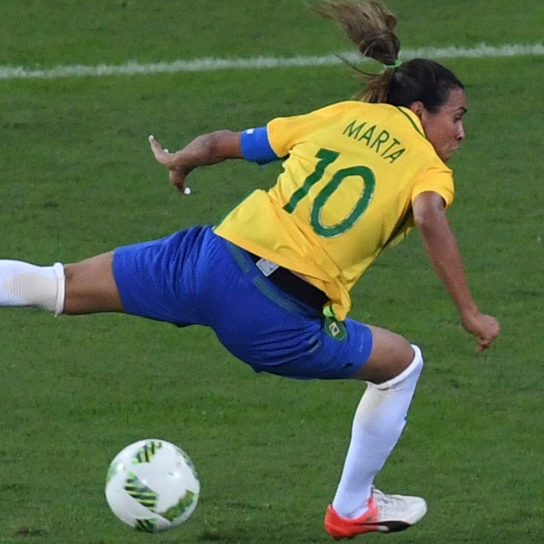 Alexandre Nero reclama de ausência de camisas da seleção com nome de Marta em tamanho masculino