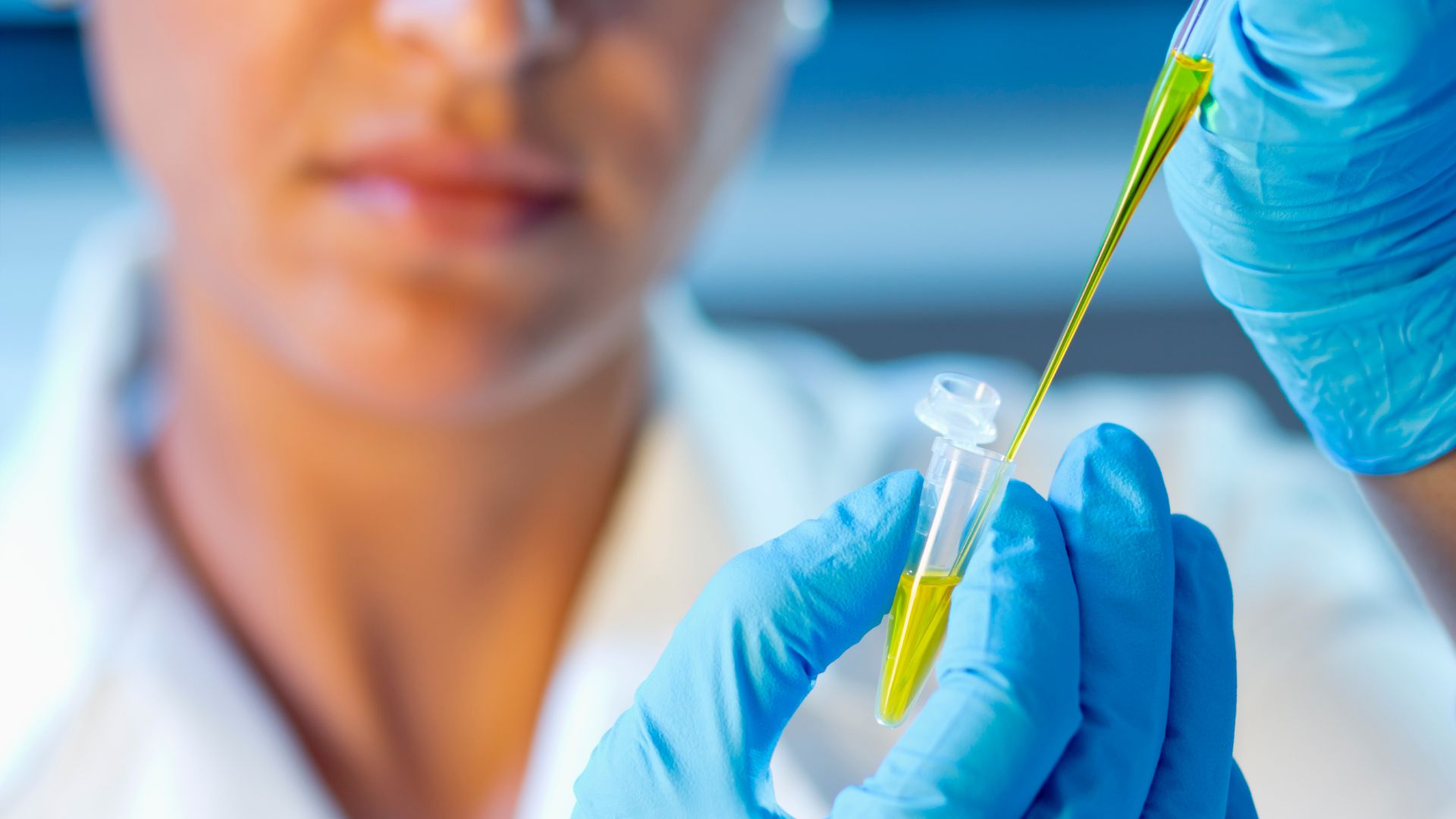 Mujer en el laboratorio