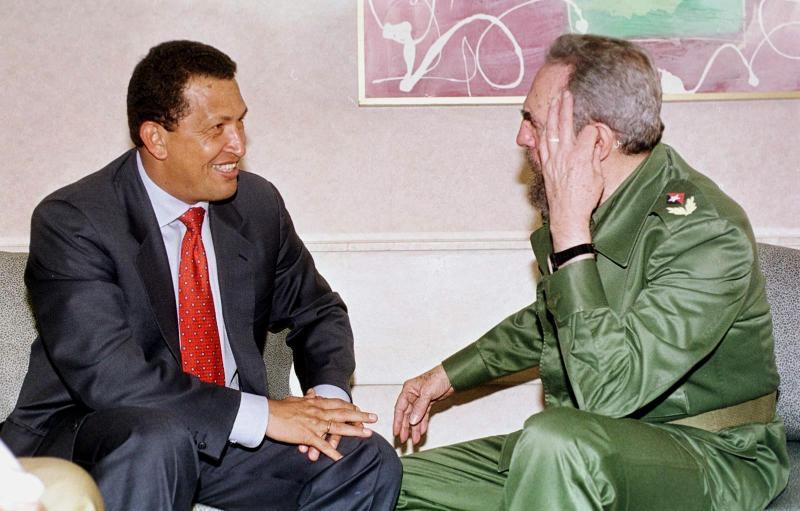 Venezuelan President Hugo Chavez (L) speaks with Cuban President Fidel Castro (R) on 16 April, 1999,