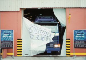 Scania 100k de colecionador é restaurado pela Brasdiesel; veja o vídeo