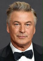 Alec Baldwin / Kapitan George Ellerby