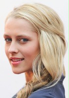 Teresa Palmer / Iggy Starr