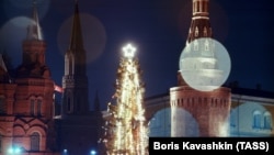The New Year spruce at the Kremlin in 1978