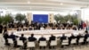 七国集团领导人、教宗方济各和嘉宾在意大利博尔戈·埃格纳齐亚举行的七国集团峰会的第二天参加有关人工智能、能源、非洲和地中海议题的会议。(2024年6月14日)