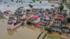 中国江西省九江的洪水淹了城镇和街道。（2024年7月2日）