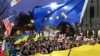 格鲁吉亚民众在首都第比利斯街头举着乌克兰、欧盟和美国的旗帜游行纪念俄乌战争爆发两周年。（2024年2月24日）