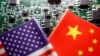 资料照：中国和美国国旗显示在带有半导体芯片的印刷电路板上的插图。