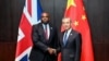 中国外长王毅（右二）与英国外相拉米（David Lammy）在老挝万象出席东盟外长会议期间举行会谈。（2024年7月26日）