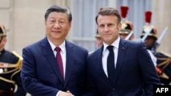 法国总统马克龙在巴黎爱丽舍宫欢迎中国国家主席习近平到访。（2024年5月6日）