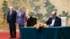 哈马斯高级成员穆萨·阿布·马尔祖克(Mussa Abu Marzuk，右)在北京钓鱼台国宾馆签署文件，中国外交部长王毅和法塔赫副主席马哈茂德·阿卢勒(Mahmoud al-Aloul)在一旁观看。(2024年7月23日)