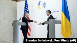 美国国务卿布林肯与乌克兰外长库列巴在基辅举行记者会。(2024年5月15日)