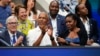 美国前总统巴拉克·奥巴马和夫人米歇尔·奥巴马在纽约观看美国网球公开赛首轮比赛。（资料照片：2023年8月28日）