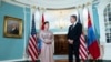 2024年7月23日，美国国务卿布林肯（右）在华盛顿国务院会见蒙古外交部长巴特策策格。（美联社照片）